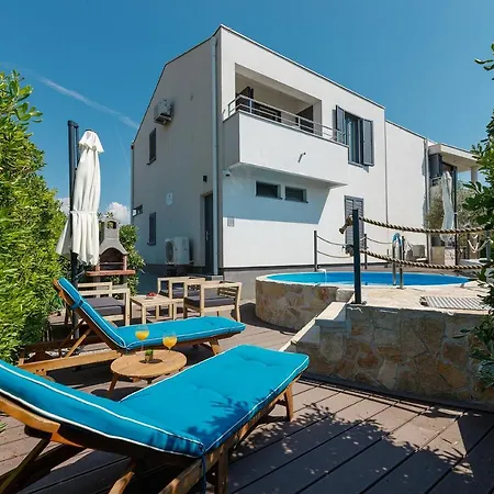 Apartman Malo Ferienvilla Privlaka, Pool, Boje, Wi-fi, Wallbox *