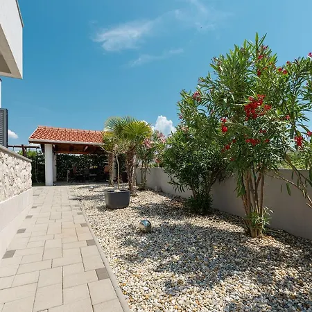 Malo Ferienvilla Privlaka, Pool, Boje, Wi-fi, Wallbox Apartmán