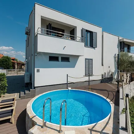 Malo Ferienvilla Privlaka, Pool, Boje, Wi-fi, Wallbox Privlaka