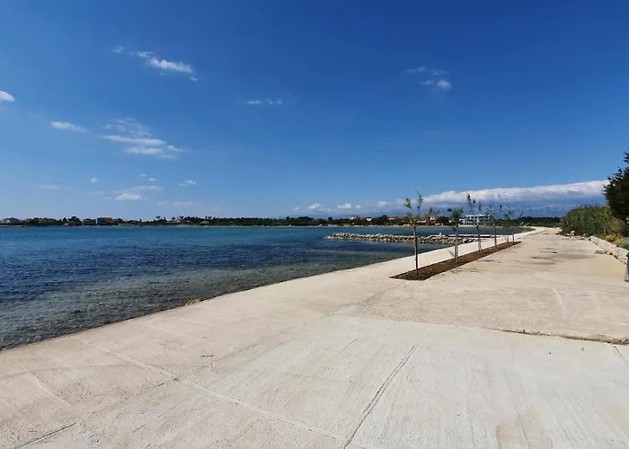 Malo Ferienvilla Privlaka, Pool, Boje, Wi-fi, Wallbox Privlaka (Zadar)