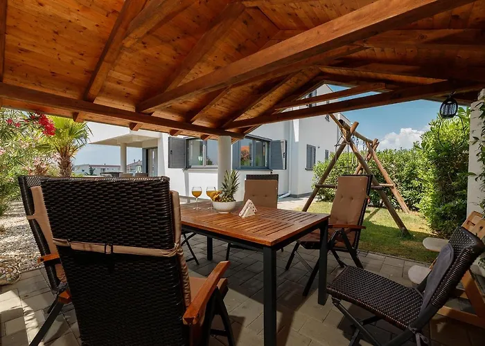 Malo Ferienvilla Privlaka, Pool, Boje, Wi-fi, Wallbox アパート