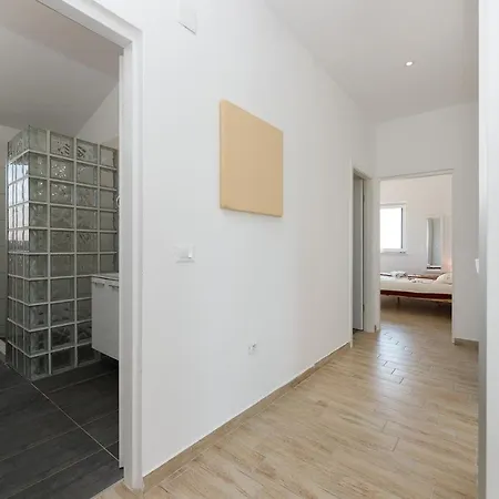 Apartment Malo Ferienvilla Privlaka, Pool, Boje, Wi-fi, Wallbox Privlaka (Zadar)