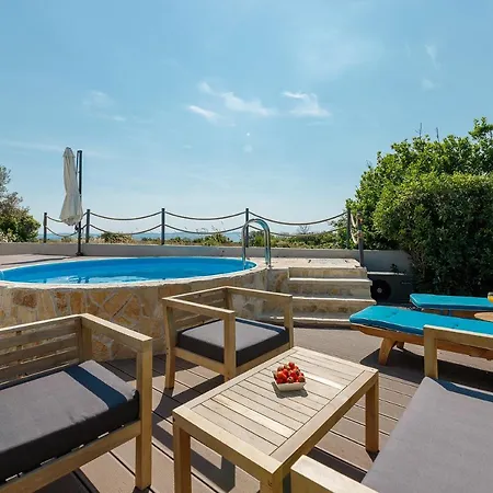 Malo Ferienvilla Privlaka, Pool, Boje, Wi-fi, Wallbox Apartment *