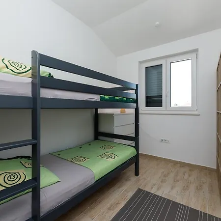 Malo Ferienvilla Privlaka, Pool, Boje, Wi-fi, Wallbox Apartament *