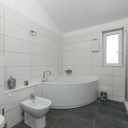 Malo Ferienvilla Privlaka, Pool, Boje, Wi-fi, Wallbox