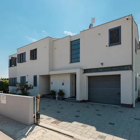 Malo Ferienvilla Privlaka, Pool, Boje, Wi-fi, Wallbox Privlaka (Zadar)