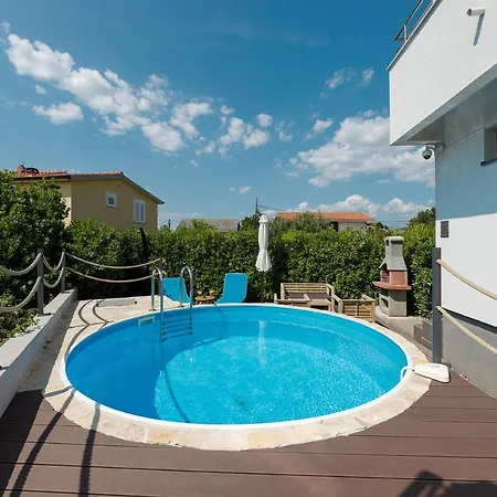 Malo Ferienvilla Privlaka, Pool, Boje, Wi-fi, Wallbox Apartament *