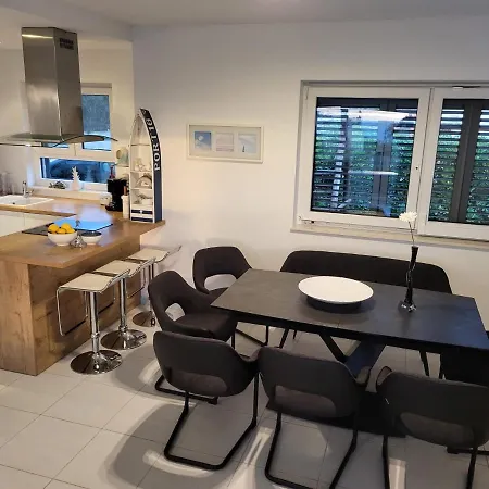 Apartment Malo Ferienvilla Privlaka, Pool, Boje, Wi-fi, Wallbox *