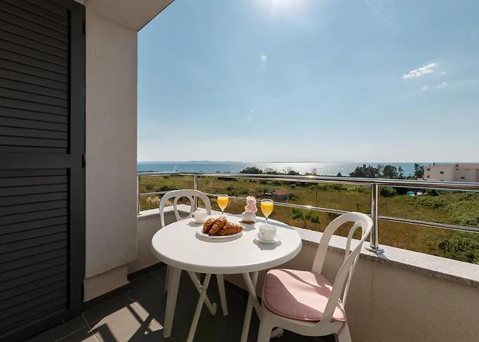 Malo Ferienvilla Privlaka, Pool, Boje, Wi-fi, Wallbox Apartman Privlaka (Zadar)