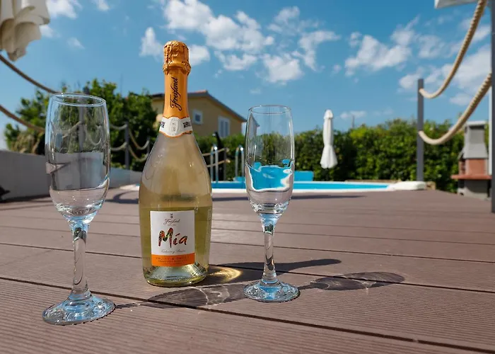 Malo Ferienvilla Privlaka, Pool, Boje, Wi-fi, Wallbox Privlaka (Zadar)