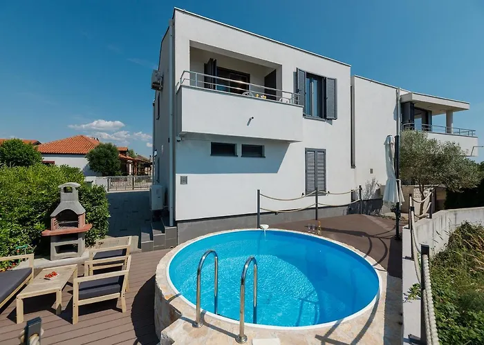 Malo Ferienvilla Privlaka, Pool, Boje, Wi-fi, Wallbox Lägenhet *