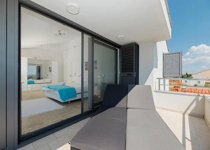 Malo Ferienvilla Privlaka, Pool, Boje, Wi-fi, Wallbox Privlaka (Zadar)