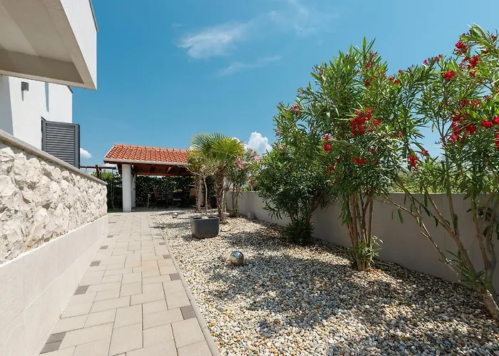 Malo Ferienvilla Privlaka, Pool, Boje, Wi-fi, Wallbox Lägenhet