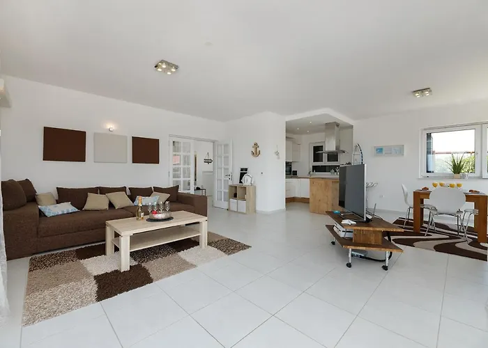 Malo Ferienvilla Privlaka, Pool, Boje, Wi-fi, Wallbox Privlaka (Zadar)