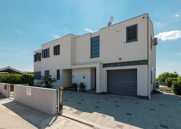 Malo Ferienvilla Privlaka, Pool, Boje, Wi-fi, Wallbox Privlaka (Zadar)