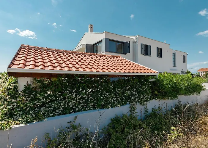 Malo Ferienvilla Privlaka, Pool, Boje, Wi-fi, Wallbox *